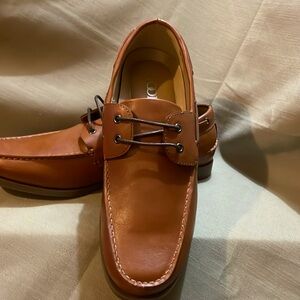 NWOT Men’s Size 10.5 GOOR slip on